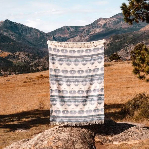 Steppenwolle Steppenwolle Kuscheldecke aus Schurwolle 100% mulesingfrei, Blau, – Produktbild 2 von 5