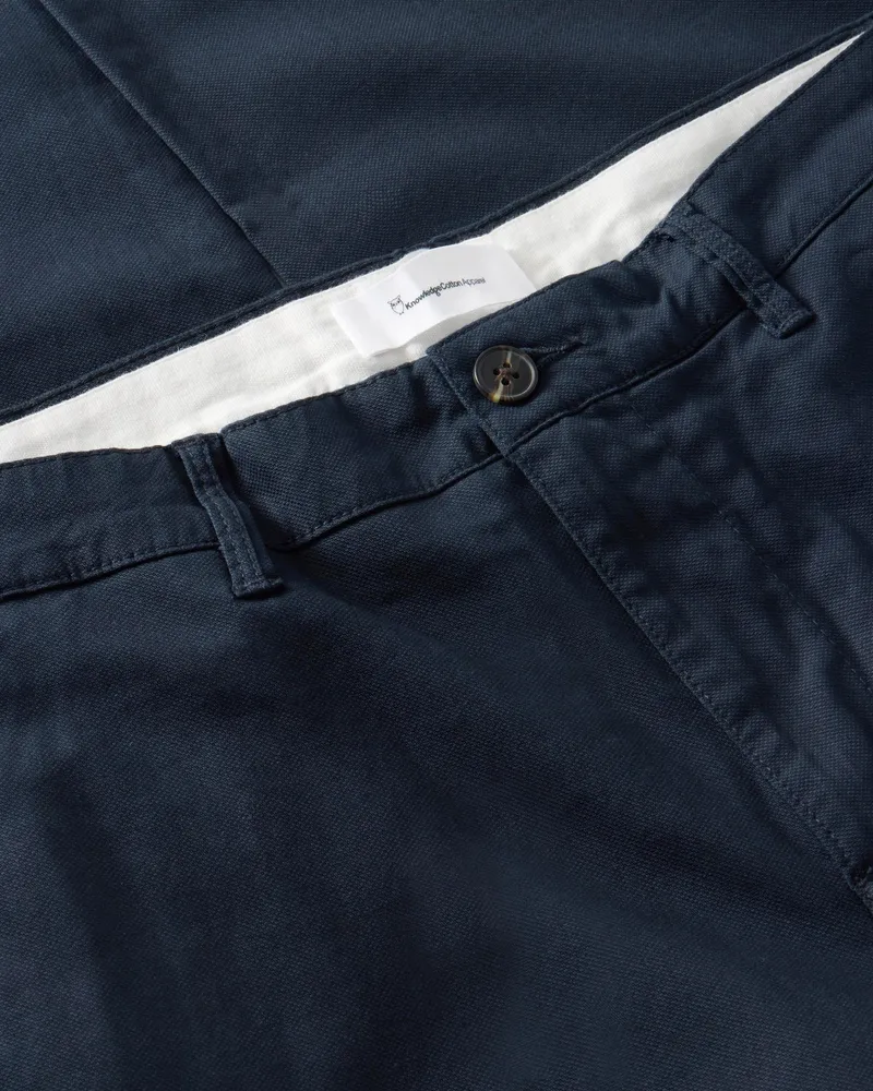 KnowledgeCotton Apparel KnowledgeCotton Apparel Herren vegan Hose Canvas Chuck Regular Total Eclipse Navy, Extra dunkelblau, – Produktbild 3 von 3