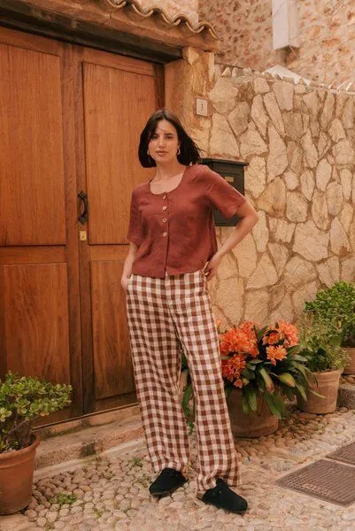 AmourLinen AmourLinen Maeve Leinenoberteil mit Knöpfen, Terrakotta, – Produktbild 3 von 4