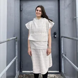mio eco mio eco Hochwertiger Multipurpose Poncho aus Retoure-Handtüchern zero waste – Produktbild 1 von 1