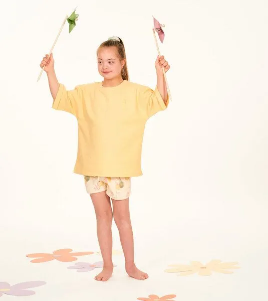 Sense Organics & friends in cooperation with GARY MASH Sense Organics & friends in cooperation with GARY MASH Kinder Shorts aus Biobaumwolle, Früchte (beige), – Produktbild 4 von 4