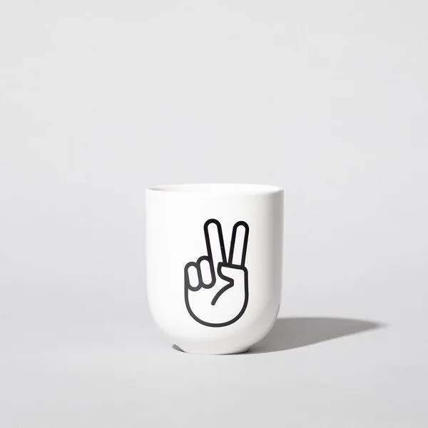 Fyngers Fyngers Handgemachter Becher aus Porzellan - Modell PEACE - Füllmenge 330ml - Mattlasur, Weiss, – Produktbild 1 von 4