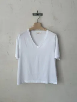 WOTE WOTE Damen T-Shirt mit V-Ausschnitt - 100% Bio-Baumwolle – Produktbild 1 von 1