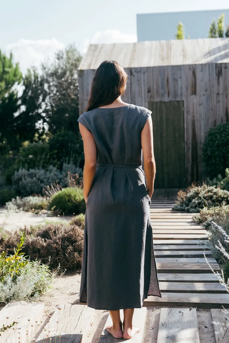 AmourLinen AmourLinen Damen vegan Kleid Mittellang Aurora Anthrazit, Dunkelgrau, – Produktbild 1 von 2
