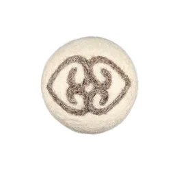 Wooliie Wooliie Handgefertigter Ball aus 100 % naturbelassener Schurwolle – Dwennimmen – Produktbild 1 von 1