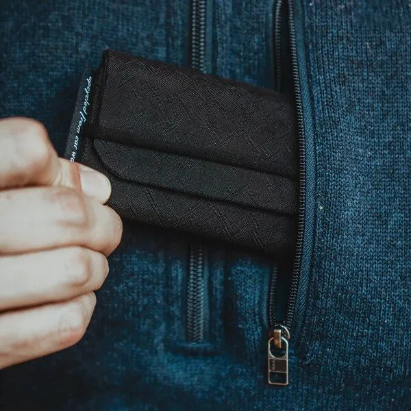 Airpaq Airpaq Cardholder aus Autoschrott, Schwarz, – Produktbild 4 von 4