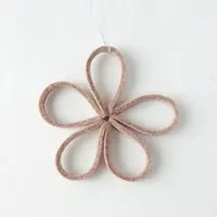 matilda k manufaktur matilda k. manufaktur minimalistische zarte Filzblüten 'flora' – zeitlose Dekoration in vielen wunderschönen Farben, Rosé, – Produktbild 1 von 1