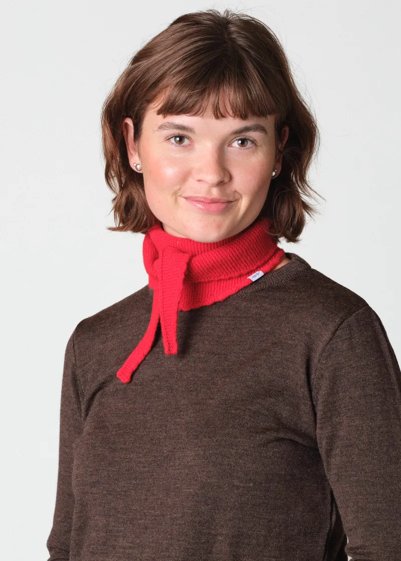 Klitmøller Schmaler Strickschal aus Merinowolle Modell: Violet, Red, – Produktbild 1 von 2