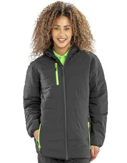 Result Genuine Recycled Result Genuine Recycled Recycelte gefütterte Winter- Regen- und Windjacke mit Kapuze Brusttasche – Produktbild 1 von 1
