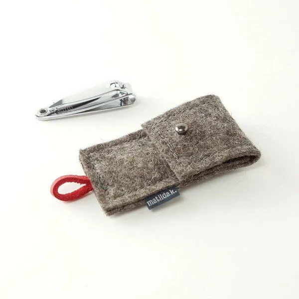 matilda k. manufaktur matilda k. manufaktur maniküre-etui minimalistisch aus Filz mit nagelknipser 'franz', Braun, – Produktbild 6 von 8