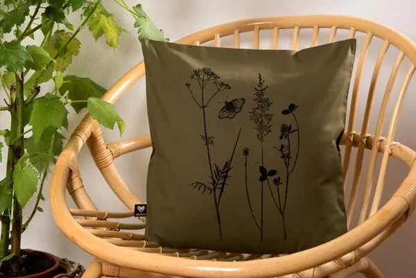 Hirschkind Hirschkind Bio-Kissenbezug 'Schmetterlingswiese' olivgrün 40x40cm – Produktbild 2 von 2