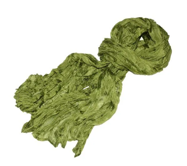 Schönes aus Indochina Schönes aus Indochina Seidenschal Crinkle einfarbig, Moosgrün, – Produktbild 2 von 3