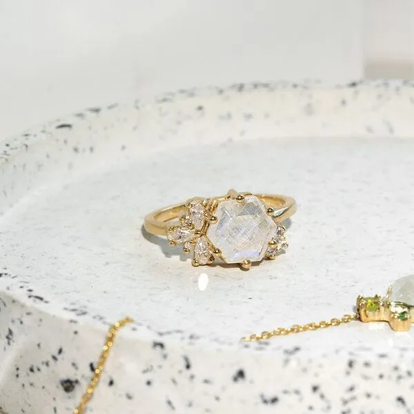 Eppi Eppi Einzigartiger Ring mit Mondstein und Moissaniten Anita, Rosa, – Produktbild 2 von 4