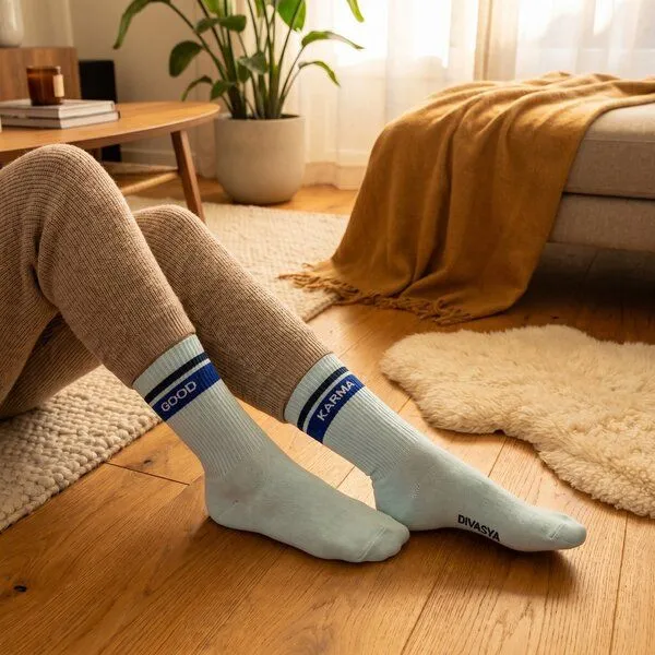 Divasya Divasya Socken mit Yoga Motiv | Good Karma – Produktbild 2 von 4
