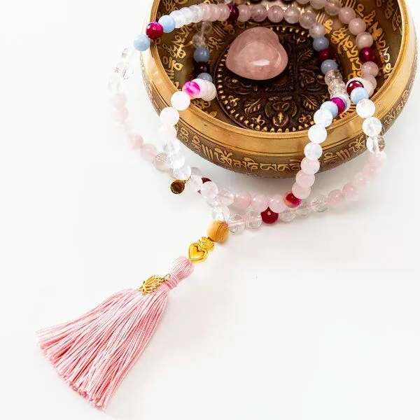 Divasya Divasya Mala-Kette "True Love" aus Rosenquarz, Angelite & Mondstein – Produktbild 1 von 4