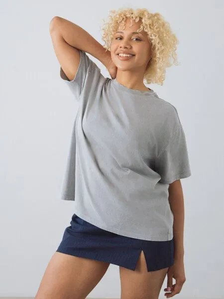 Honest Basics Honest Basics Damen Oversized T-Shirt aus Bio- und recycelter Baumwolle, Limestone, – Produktbild 1 von 4