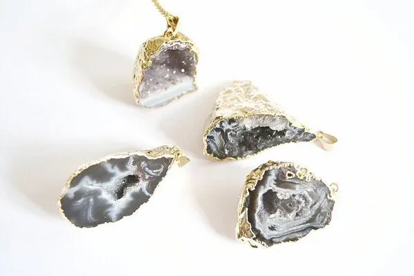 Crystal and Sage Crystal and Sage Achat Halskette mit Achathöhle, Gold, – Produktbild 3 von 3