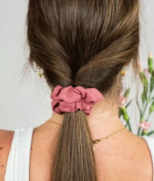obumi obumi Haargummi - Scrunchie aus Leinen, Strawberry rose, – Produktbild 1 von 4
