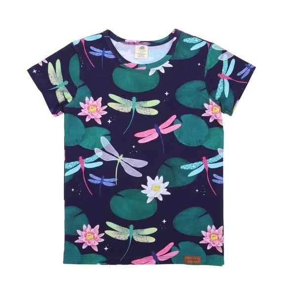 Walkiddy Walkiddy T-Shirt Dunkelblau Bunte Libellen-Allover Bio-Baumwolle GOTS – Produktbild 1 von 3