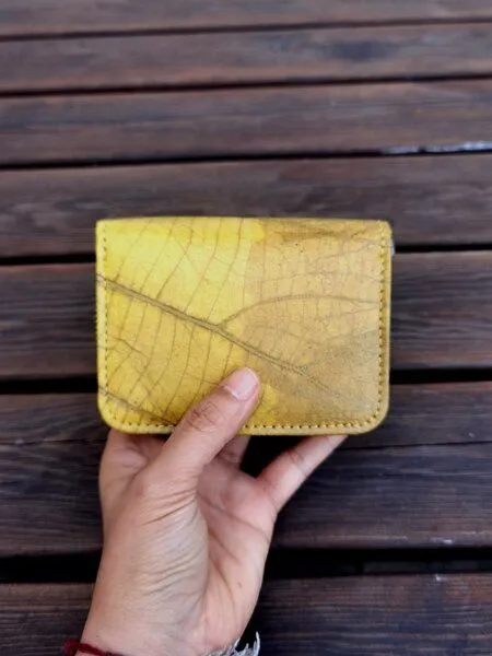 BY COPALA BY COPALA Nachhaltiges Portemonnaie aus recycelten Blättern mit Zipper, Gelb, – Produktbild 2 von 3