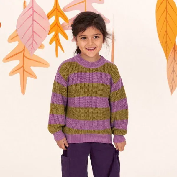 Sense Organics Sense Organics Kinder Strickpullover mit Ringel in Grünteegrün, Modell DELIA, Grüner tee-flieder melange geringelt, – Produktbild 2 von 4