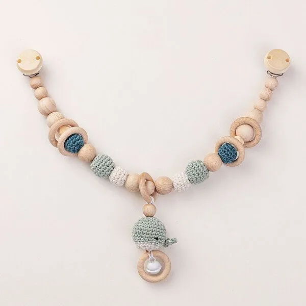 NoniKids Berlin NoniKids Berlin Kinderwagenkette Holz *Amigurumi Wal Rassel* 3 Farben | Bio Baumwolle, Mint, – Produktbild 1 von 3