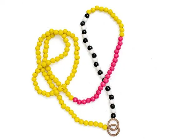 renna deluxe renna deluxe Handykette aus Holzperlen, Crossbody lang, Gelb, – Produktbild 4 von 4