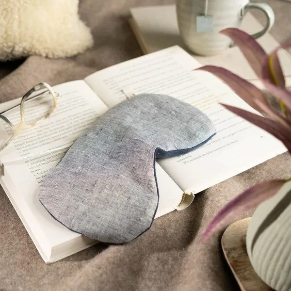 nahtur-design nahtur-design Augenkissen aus Leinen mit Amaranthfüllung & Zirbenspänen, Dunkelblau, – Produktbild 3 von 4