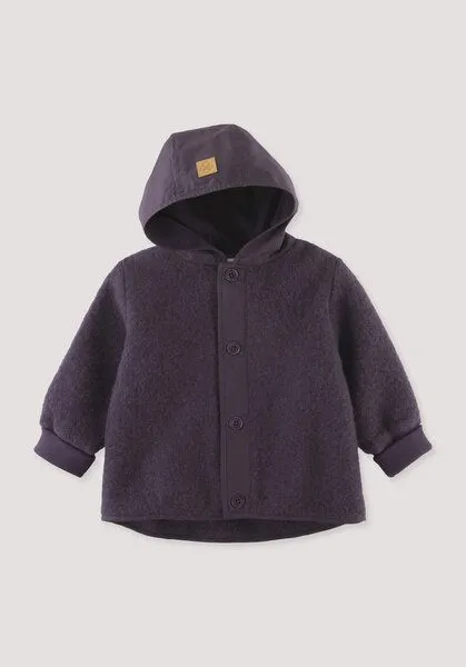 hessnatur hessnatur Wollfleece-Jacke mit Patch aus Bio-Merinowolle, Dunkle traube, – Produktbild 1 von 4