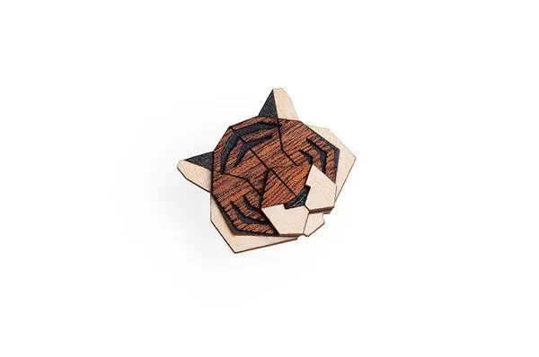 BeWooden BeWooden Brosche aus Holz – Tiger – Produktbild 3 von 3