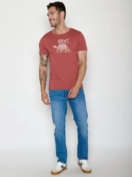 GreenBomb GREENBOMB Turtle Walk Guide - Sportliches T-Shirt aus Bio-Baumwolle / hochwertiger Print / GOTS / Fair & Vegan, Rot (sonnenuntergangsrot), – Produktbild 3 von 4