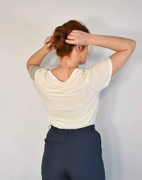 Aatise Aatise Reines Leinen-T-Shirt , V Ausschnitt Zesi, Schnitt Oversize, Weiß, – Produktbild 2 von 4
