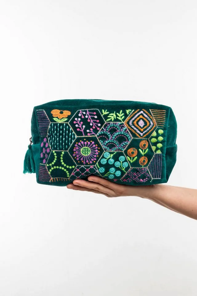 Tranquillo Tranquillo Kosmetiktasche Groß aus Bio-Baumwolle VELVET BLOOM ART 24x14x8 cm mit Reißverschluss, Samt-Kulturbeutel mit bunter Stickerei für Accessoires und Makeup, Bunt|grün, – Produktbild 3 von 5