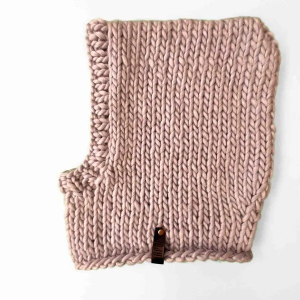 PANAPUFA PANAPUFA Handgestrickte Balaclava Kapuze – 100 % Merinowolle, Old rose rosa, – Produktbild 1 von 2
