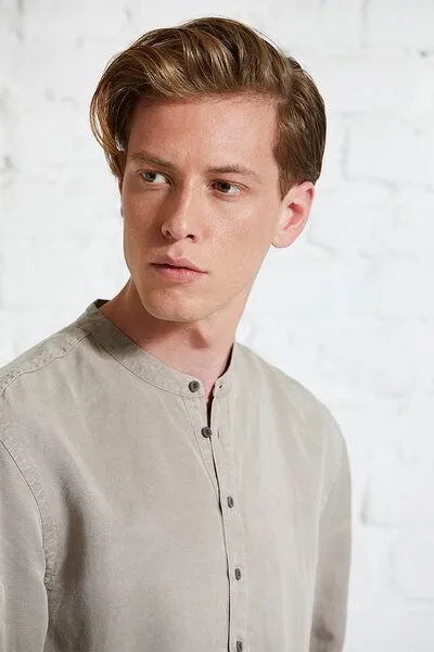 Wunderwerk Wunderwerk Herrenhemd ohne Kragen aus Lyocell (TENCEL) & Leinen, Beige (clay beige 240), – Produktbild 1 von 4