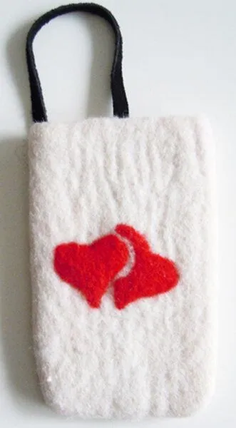 short'n'pietz short'n'pietz handgefilzte IPhone-Hülle aus 100% Schafswolle, Weiß, – Produktbild 7 von 8