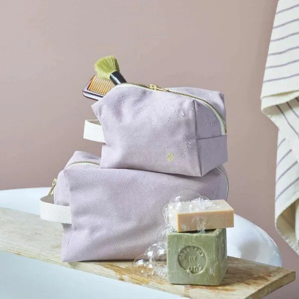 La Cerise sur le Gâteau La Cerise sur le Gâteau Cube Kulturtasche | Kosmetiktasche aus Bio-Baumwolle, Malve, – Produktbild 2 von 4