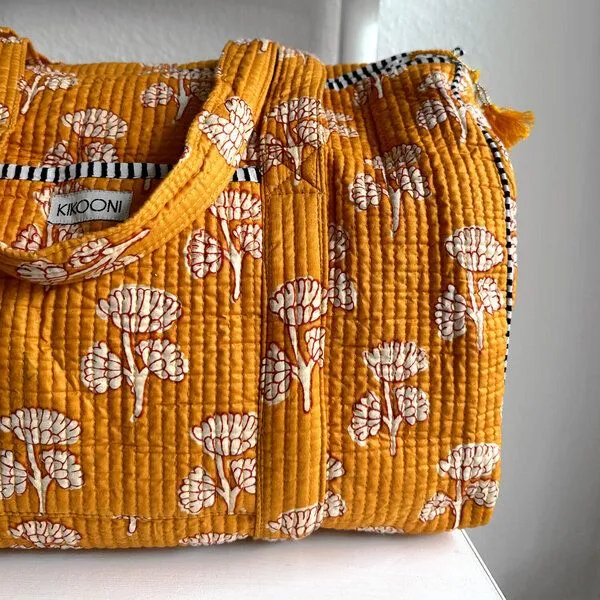 KIKOONI KIKOONI handgefertigte große Baumwolltasche "K. Shopper", Mystic flower gelb, – Produktbild 3 von 4