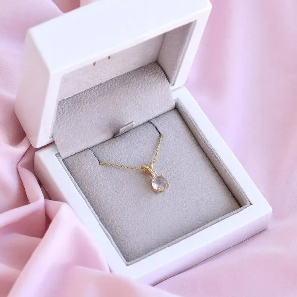 Eppi Eppi Goldener Anhänger mit Rosenquarz und Diamant Timotei – Produktbild 3 von 4