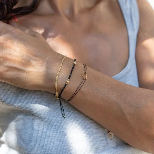 juni juni Armbandset Schwarz / Gold - hergestellt in Deutschland aus recyceltem Gold und Silber – Produktbild 2 von 4