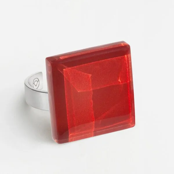 ALEXASCHA ALEXASCHA Geometrischer Statement Ring aus Glas PUREFORM, Kirschrot, – Produktbild 1 von 4