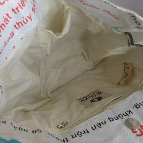 REFISHED fair fashion REFISHED fair fashion Tasche 'URBAN BAG' - upcycelte Fischfuttersäcke, #fish weiß, – Produktbild 2 von 2