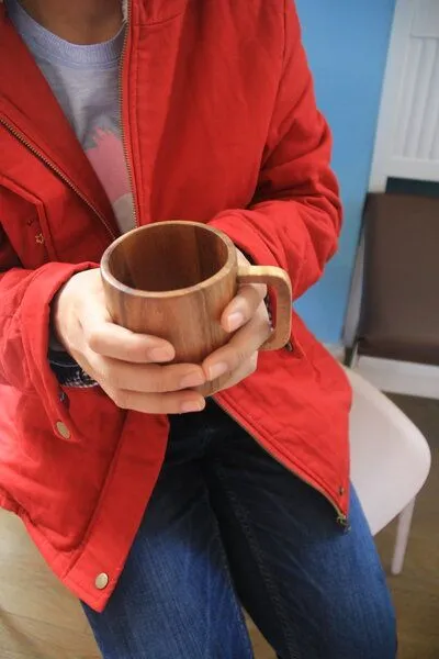BY COPALA BY COPALA Kaffeetasse aus Holz, handgefertigter Becher aus Akazie, Cappuccino Tasse – Produktbild 4 von 4