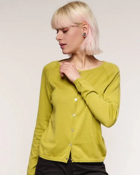 Alma & Lovis Alma & Lovis Leichter Feinstrick-Cardigan aus reiner Bio-Baumwolle | Cotton Cardigan, Limette (grün), – Produktbild 3 von 4