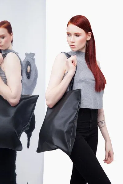 ELEKTROPULLI Ledertasche FIRU von ElektroPulli, Schwarz glattleder, – Produktbild 3 von 4