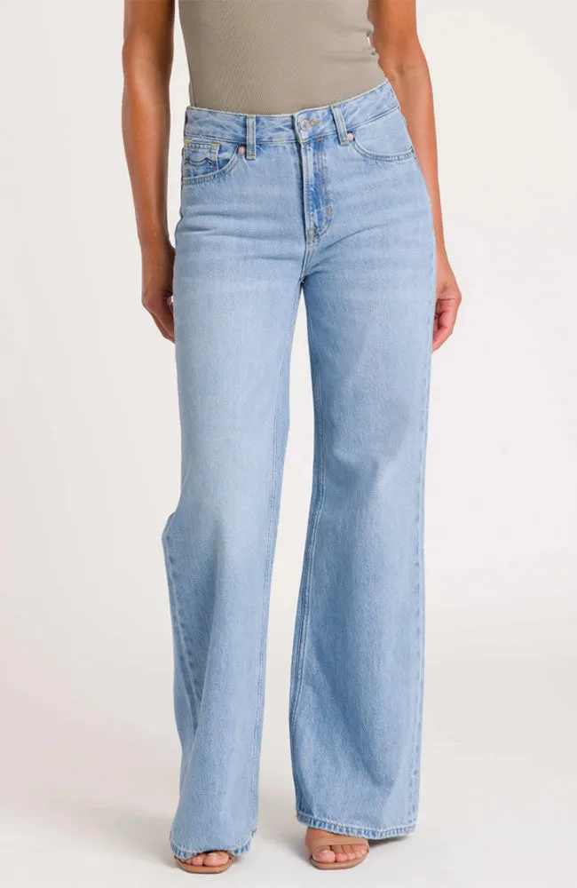Kings Of Indigo Kings of Indigo Damen vegan Jeans Jane Relaxed Flare Blau, Blau, – Produktbild 1 von 2