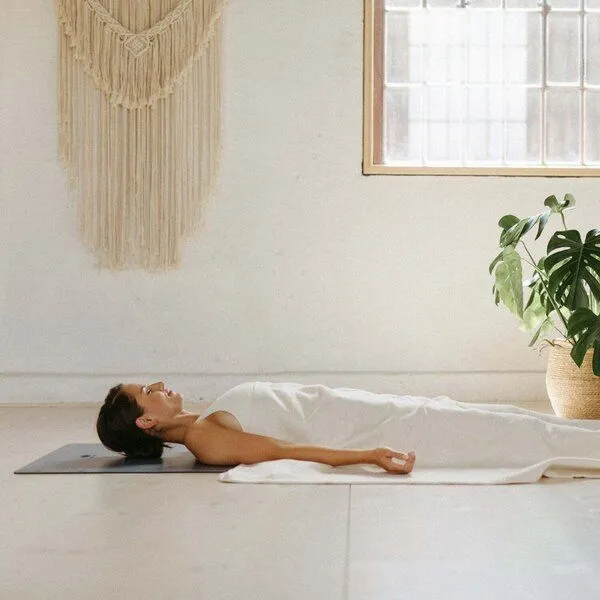 Lotuscrafts Lotuscrafts Yogadecke "Savasana" 100% Baumwolle (kbA), Anthracit, – Produktbild 4 von 4