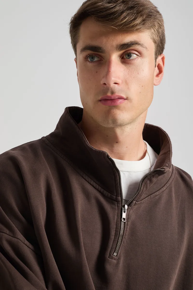 Trendsplant Trendsplant Herren vegan Sweatshirt Axis Super Heavy Mit Viertelreißverschluss, Farbe „coffee Bean“, Dunkelbraun, – Produktbild 1 von 2