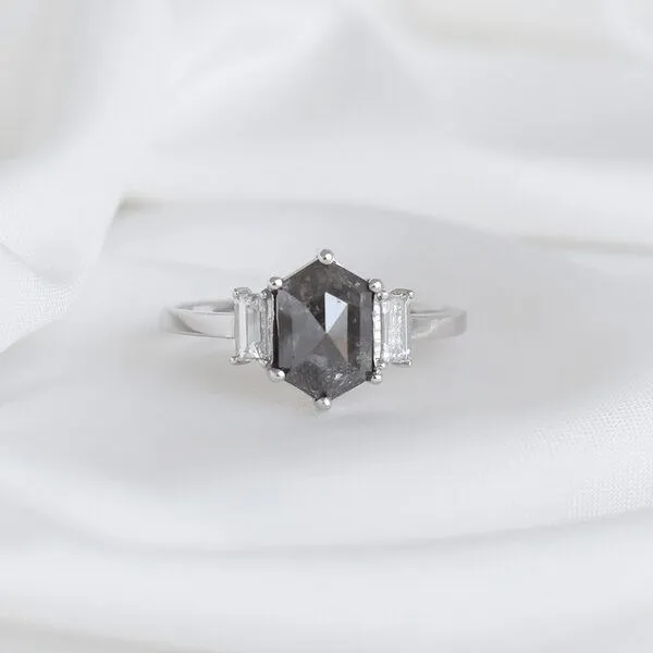 Eppi Eppi Ring mit Salt and Pepper Diamant und Saphiren Nadiia, Rosa, – Produktbild 1 von 4
