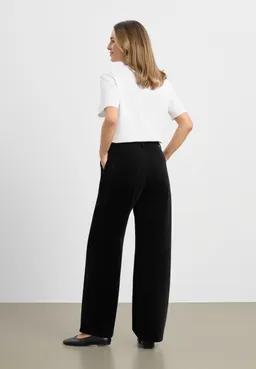 LAURIE LAURIE Damen vegan Hose Charm Locker Sitzend Cord Mittellang Schwarz – Produktbild 1 von 1